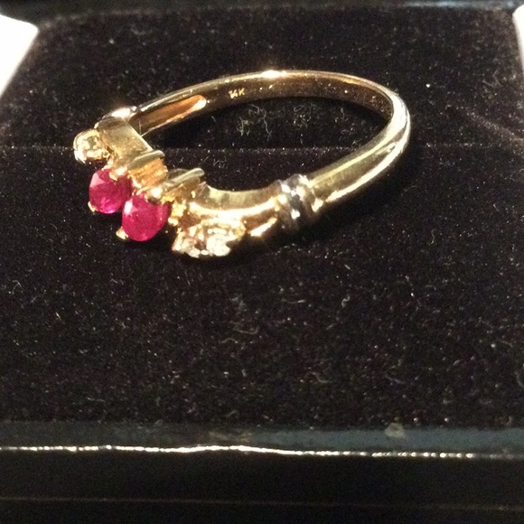 14 K GOLD RUBY AND DIAMOND RING - Picture 8 of 8